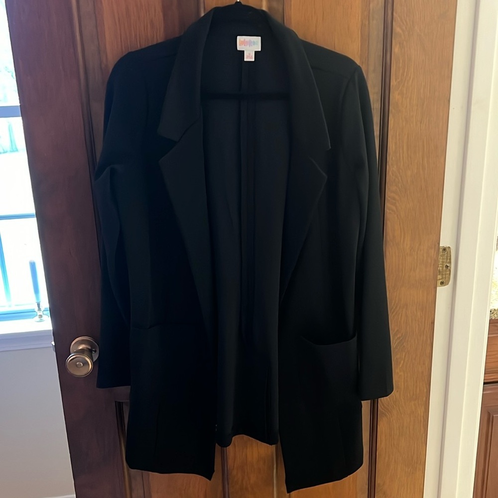 Lularoe Gwen Blazer in black!